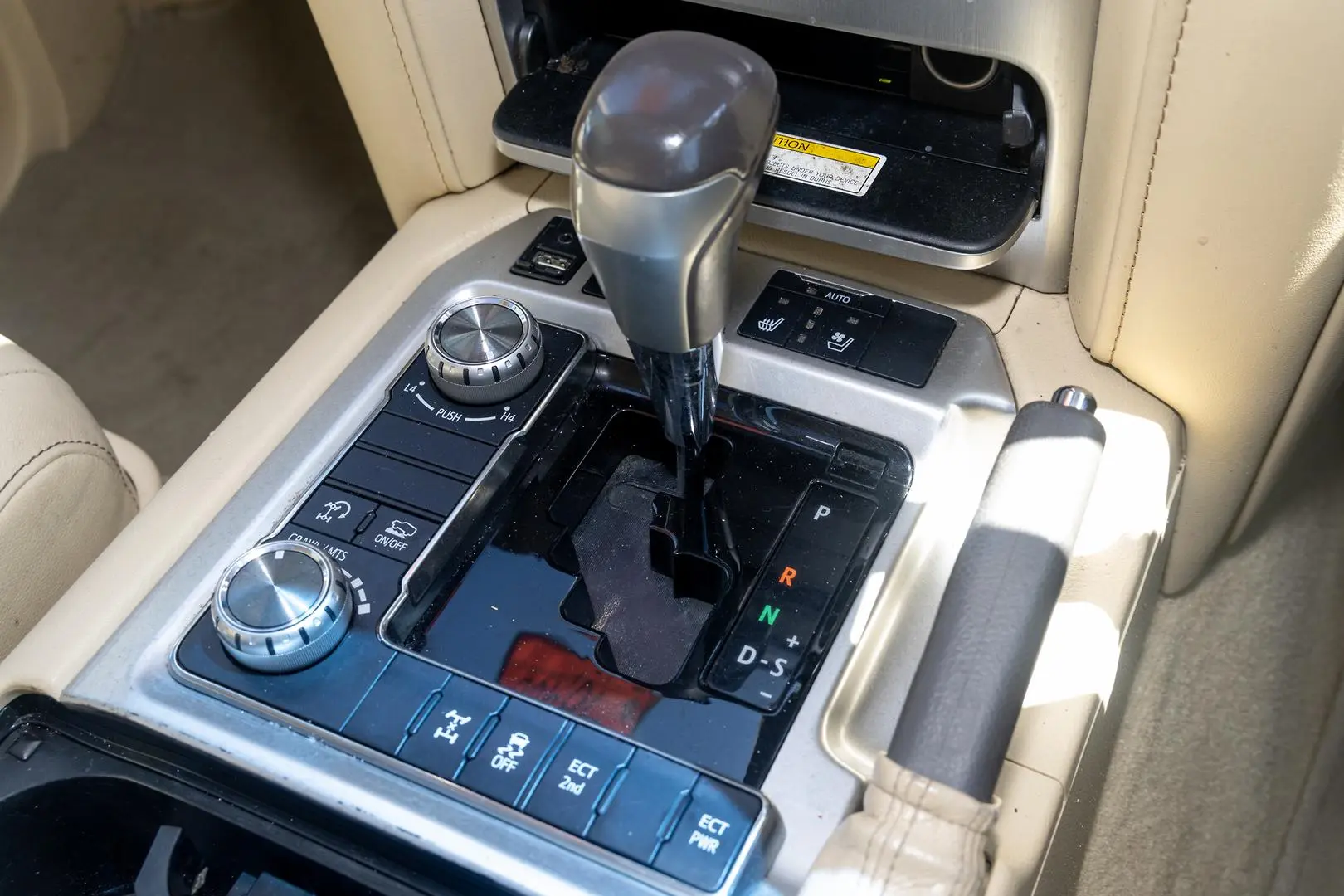 2016 Toyota Landcruiser Gallery Image 17