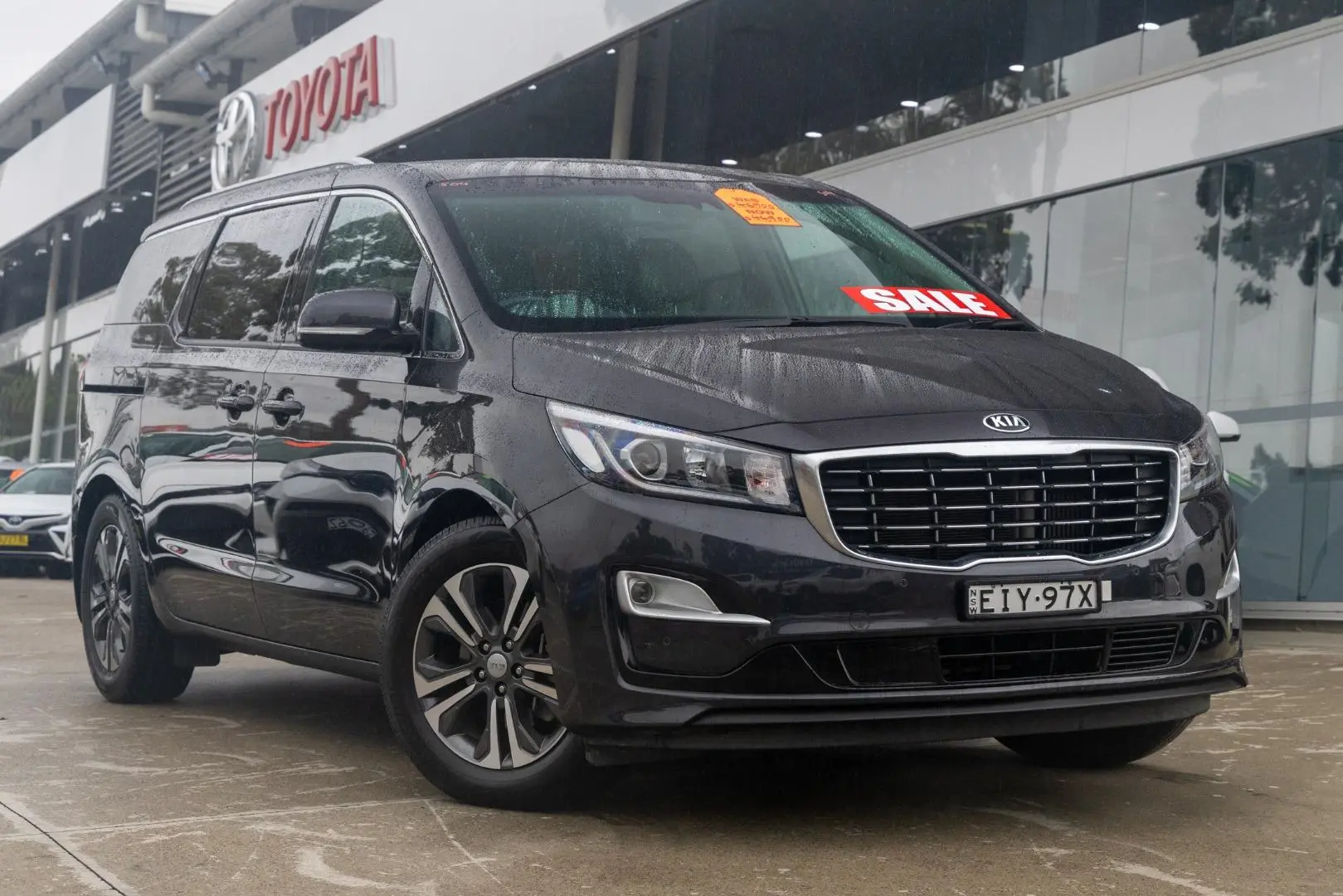 2020 Kia Carnival Gallery Image 1