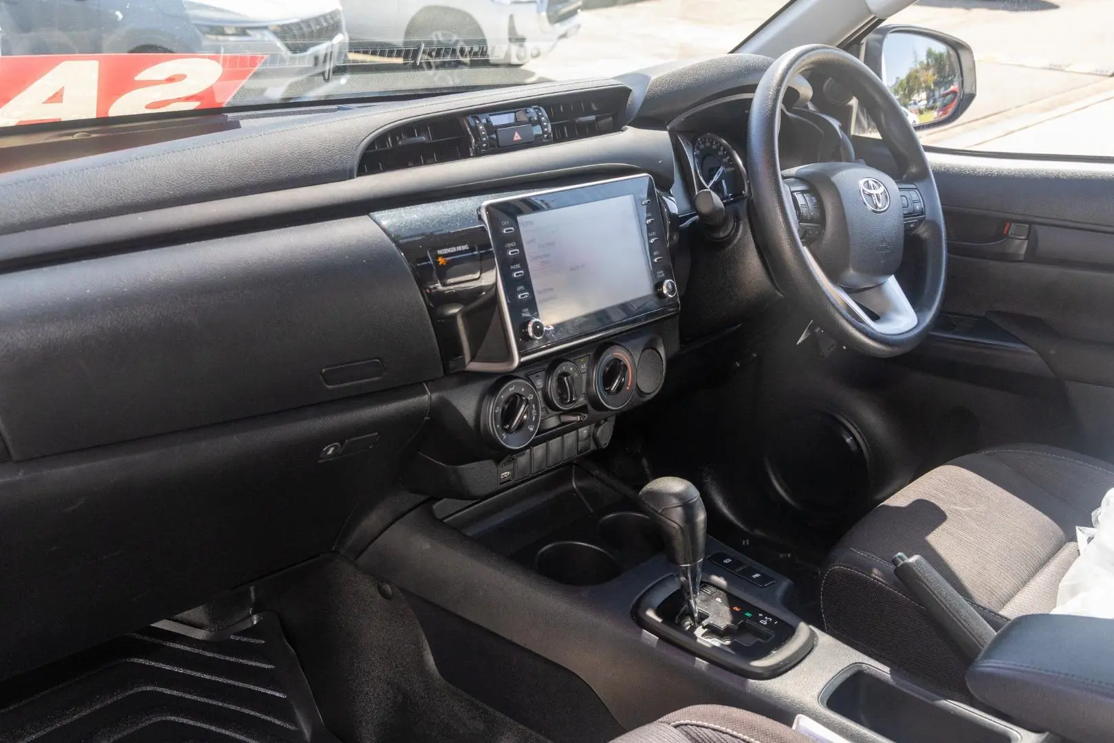 2024 Toyota Hilux Gallery Image 8