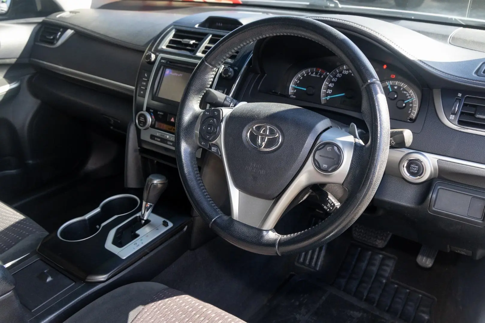 2012 Toyota Camry Gallery Image 7
