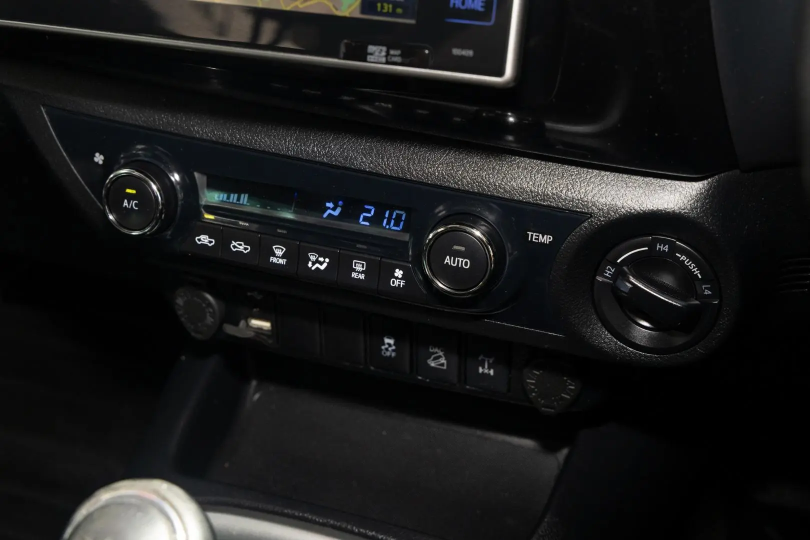 2019 Toyota Hilux Gallery Image 16