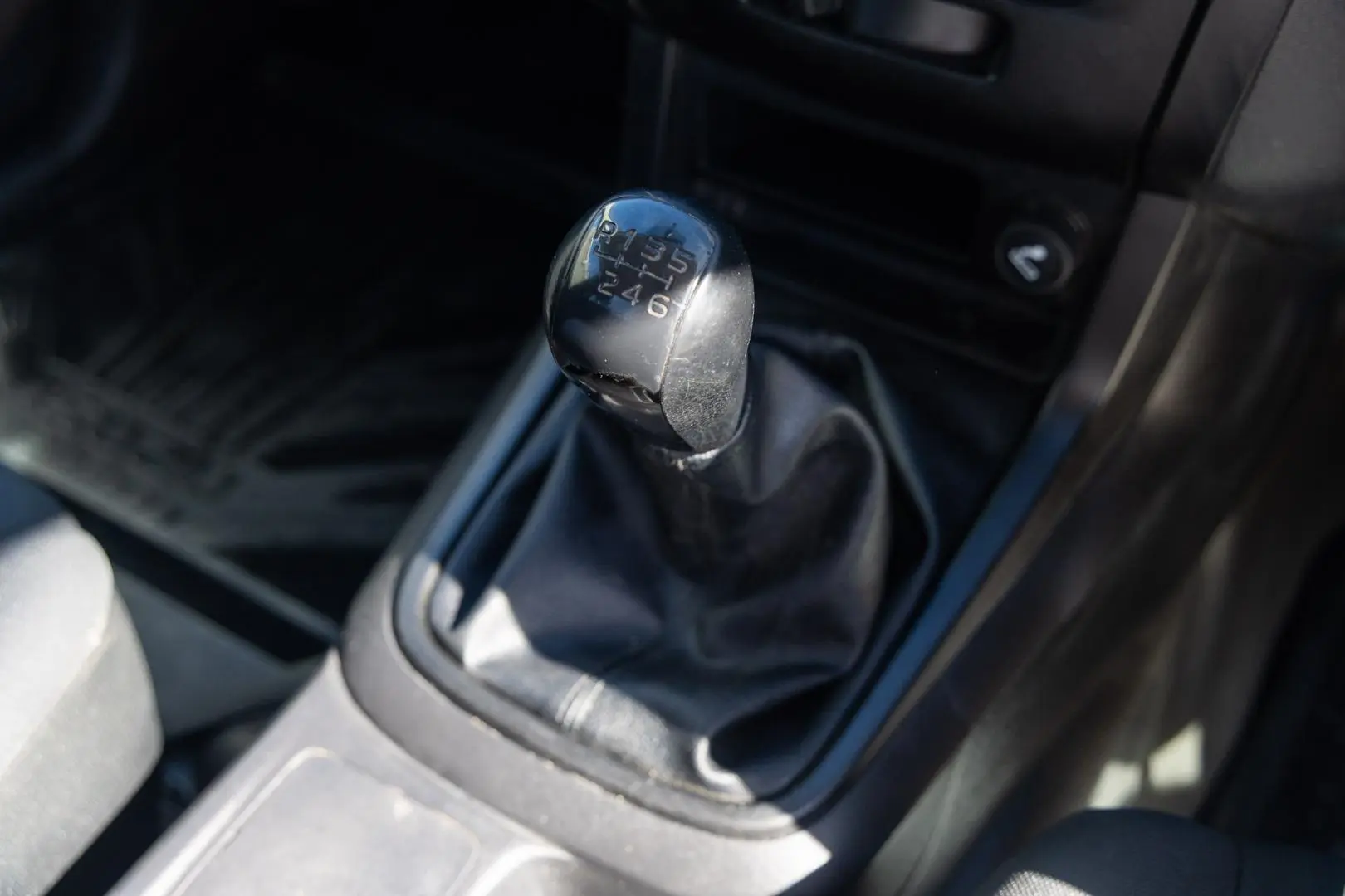 2018 Isuzu D-MAX Gallery Image 9