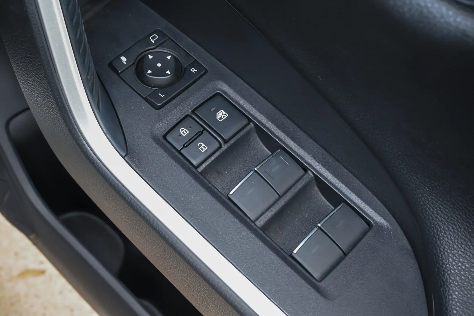 2024 Toyota RAV4 Gallery Image 10