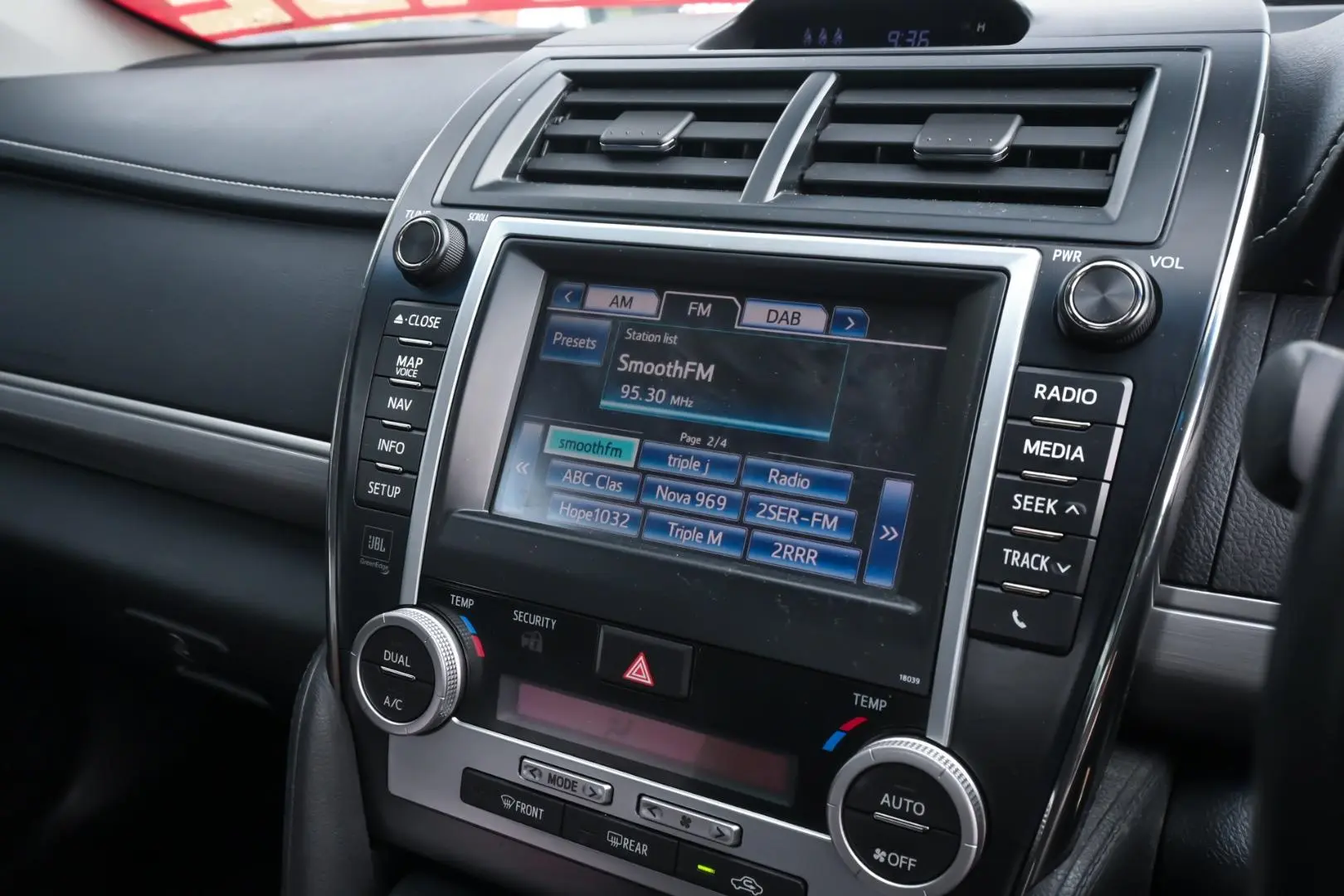 2012 Toyota Camry Gallery Image 17