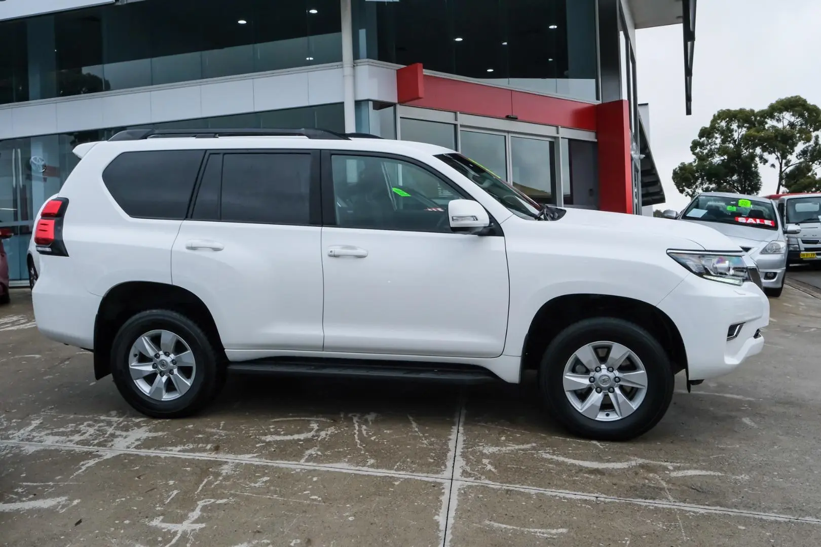 2023 Toyota Landcruiser Prado Gallery Image 3