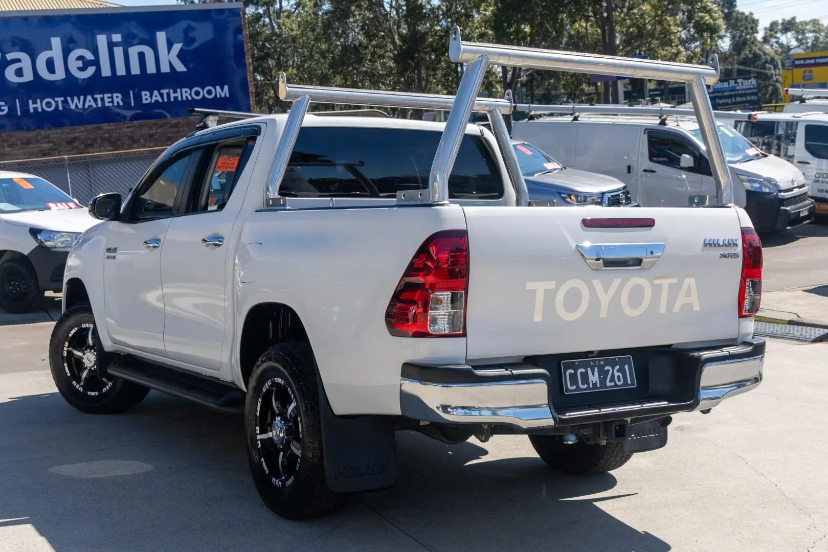 2018 Toyota Hilux Gallery Image 2