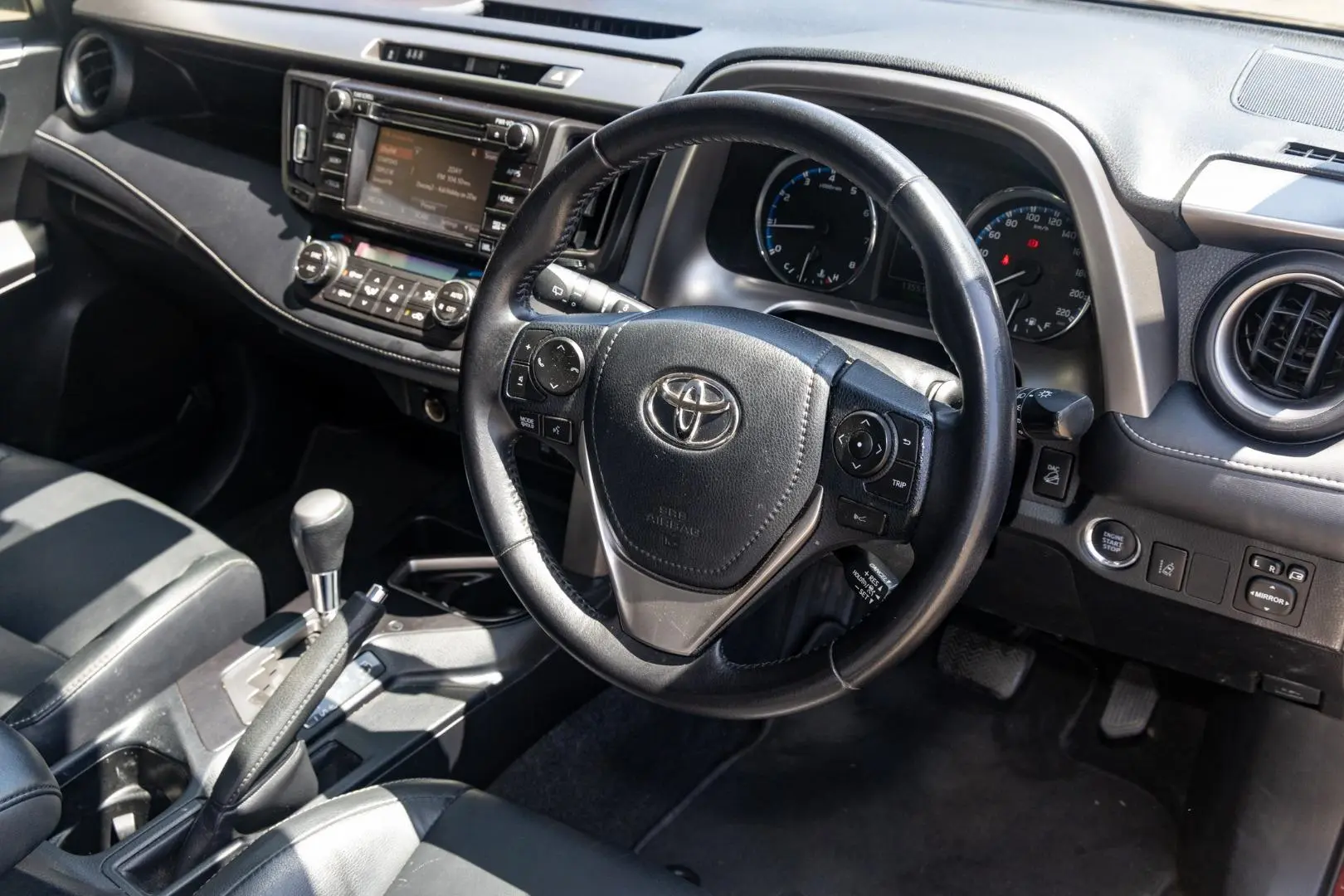 2016 Toyota RAV4 Gallery Image 7