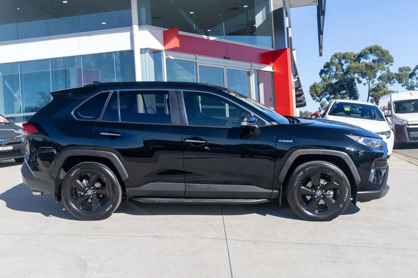 2019 Toyota RAV4 Gallery Image 3