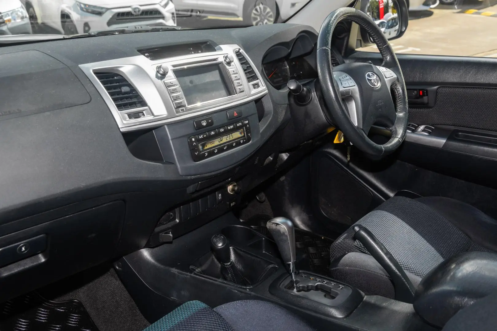 2014 Toyota Hilux Gallery Image 8