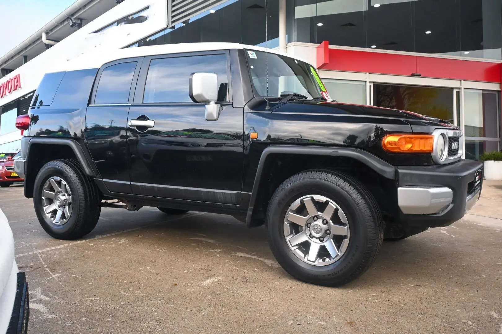 2013 Toyota FJ Cruiser Gallery Image 3