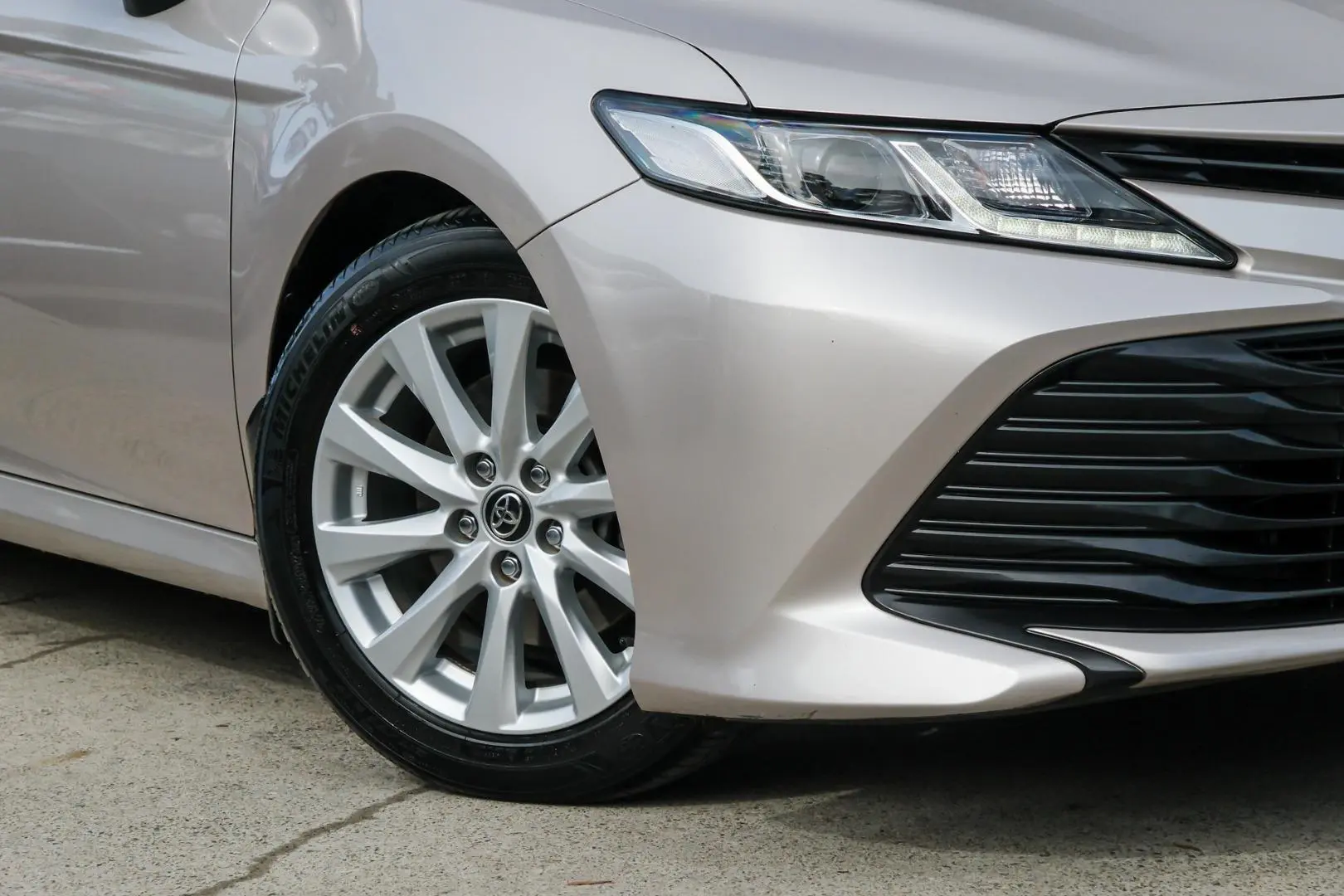 2018 Toyota Camry Gallery Image 5