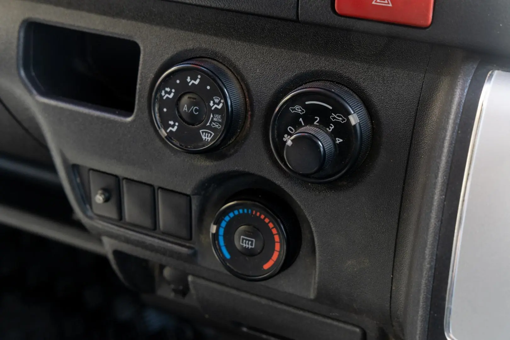 2016 Toyota Hiace Gallery Image 14