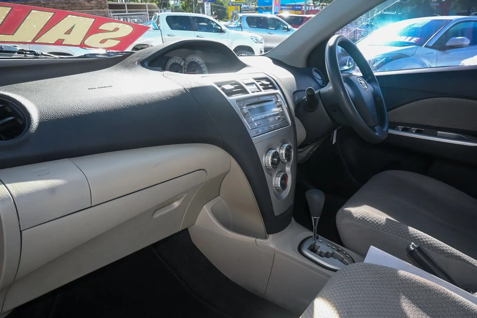 2007 Toyota Yaris Gallery Image 8