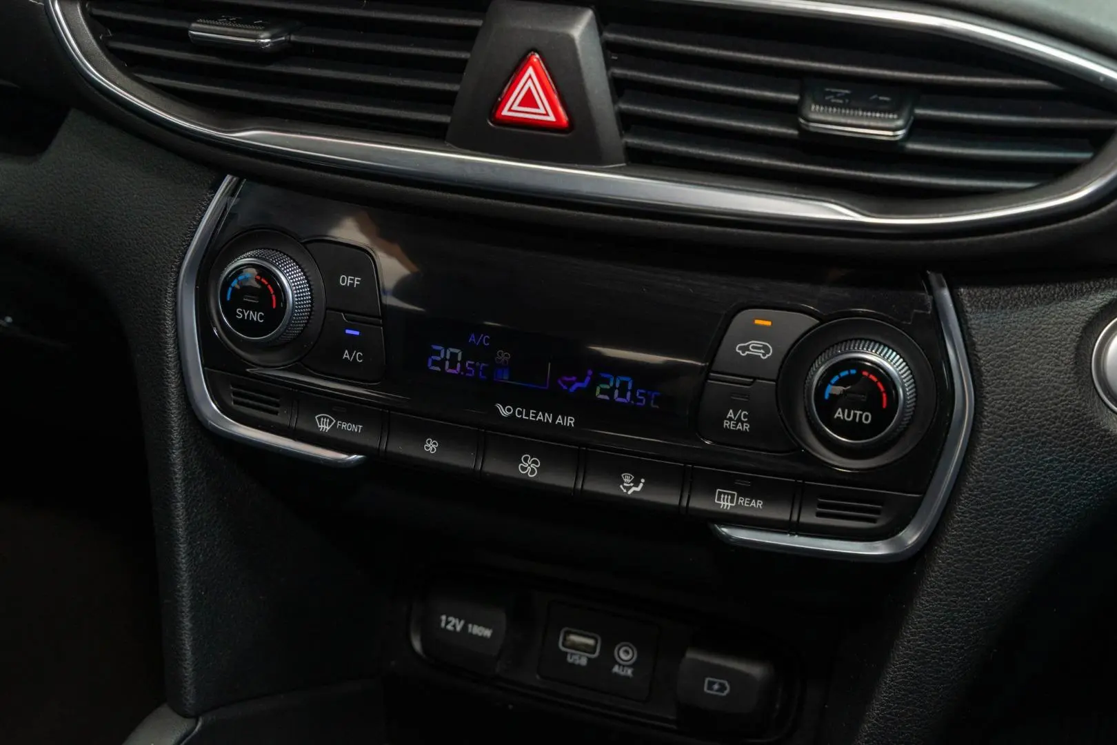 2020 Hyundai Santa Fe Gallery Image 16