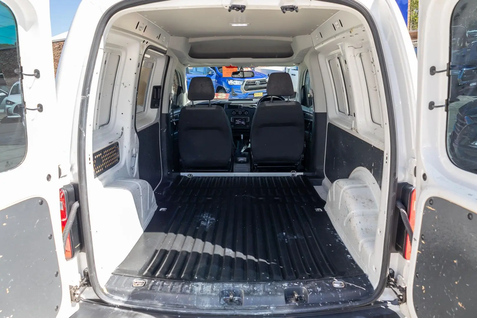 2020 Volkswagen Caddy Gallery Image 11