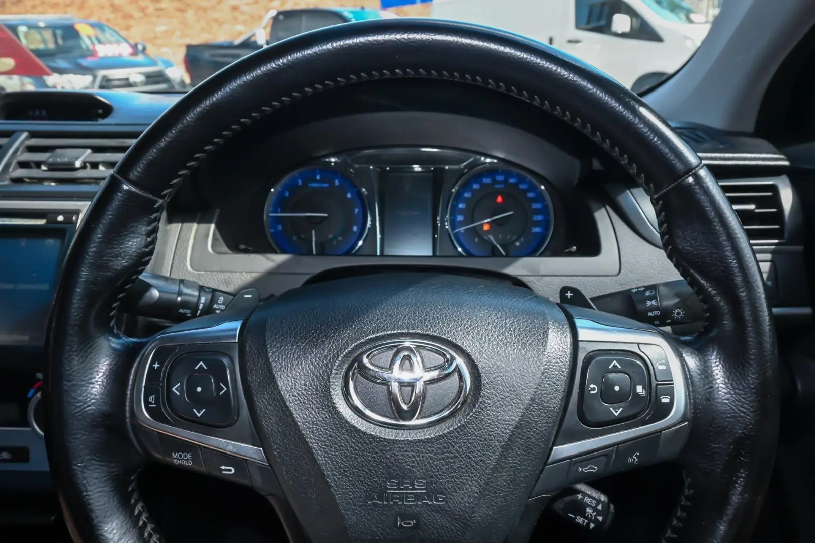 2016 Toyota Camry Gallery Image 11