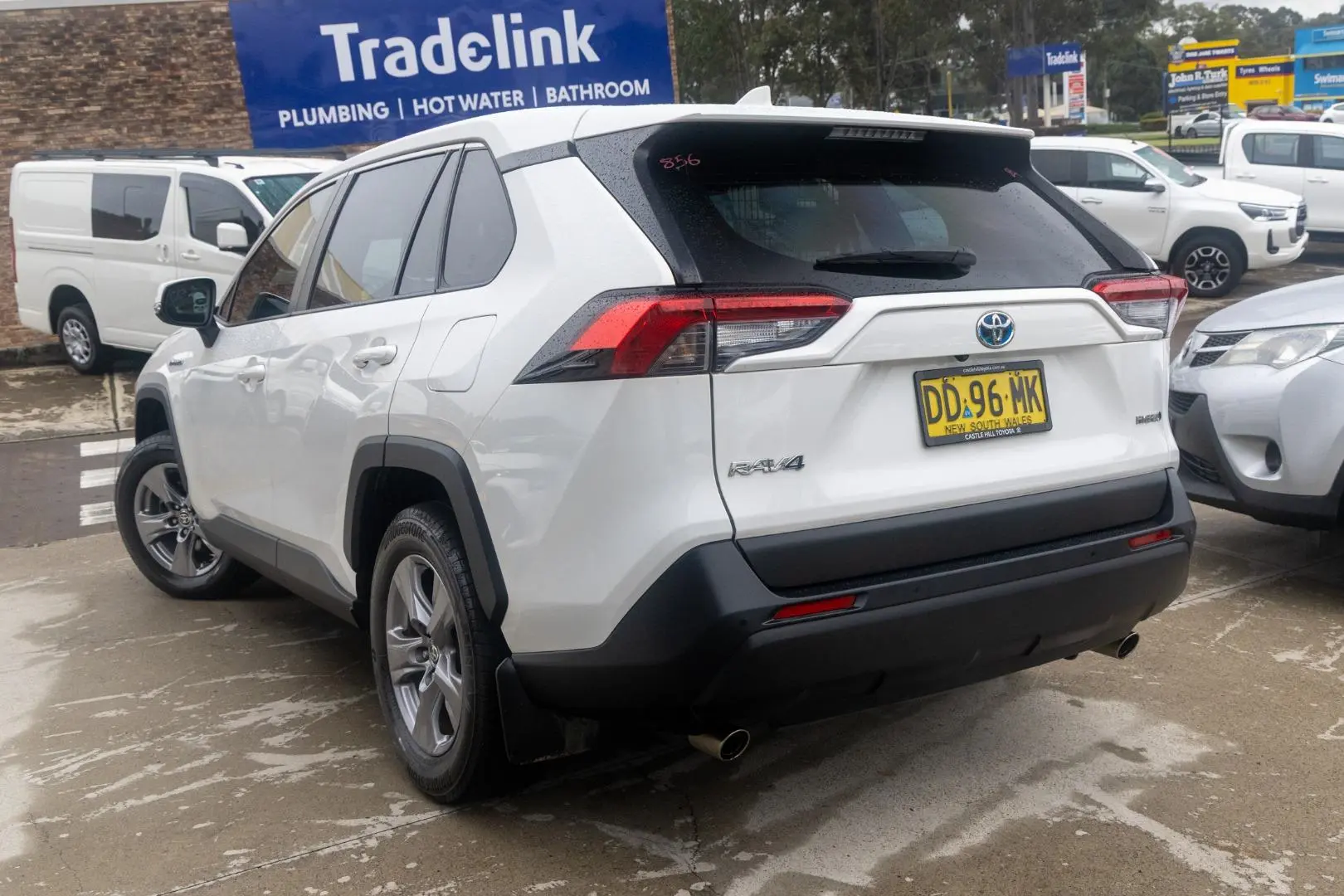 2022 Toyota RAV4 Gallery Image 2