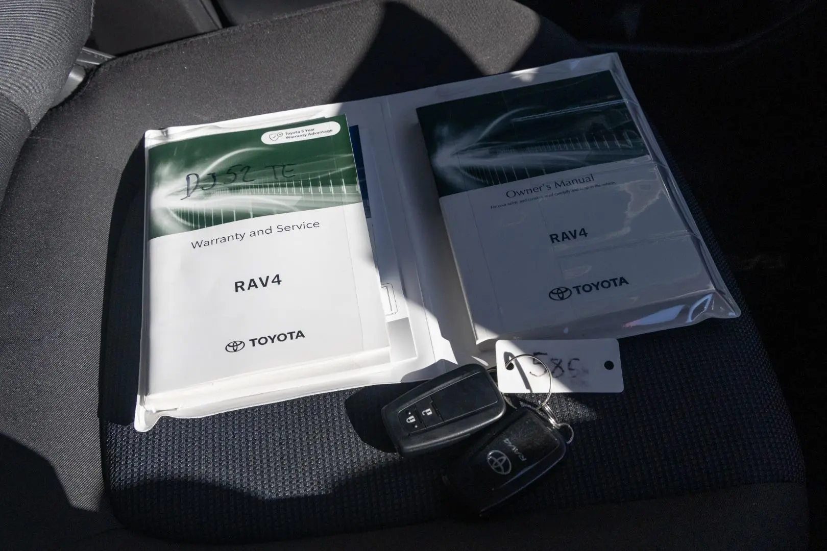 2023 Toyota RAV4 Gallery Image 18