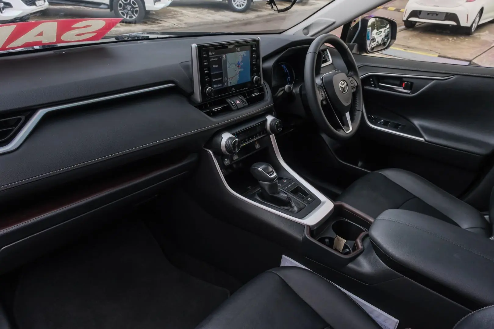 2020 Toyota RAV4 Gallery Image 8