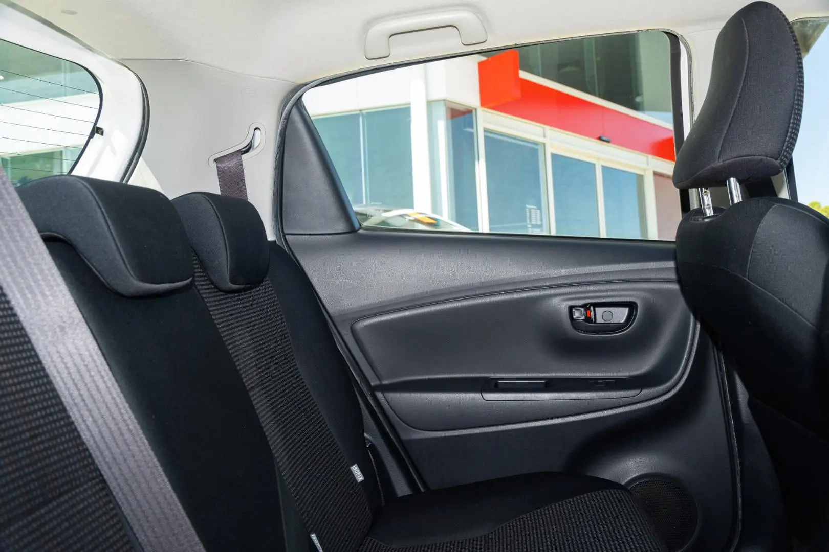 2015 Toyota Yaris Gallery Image 9