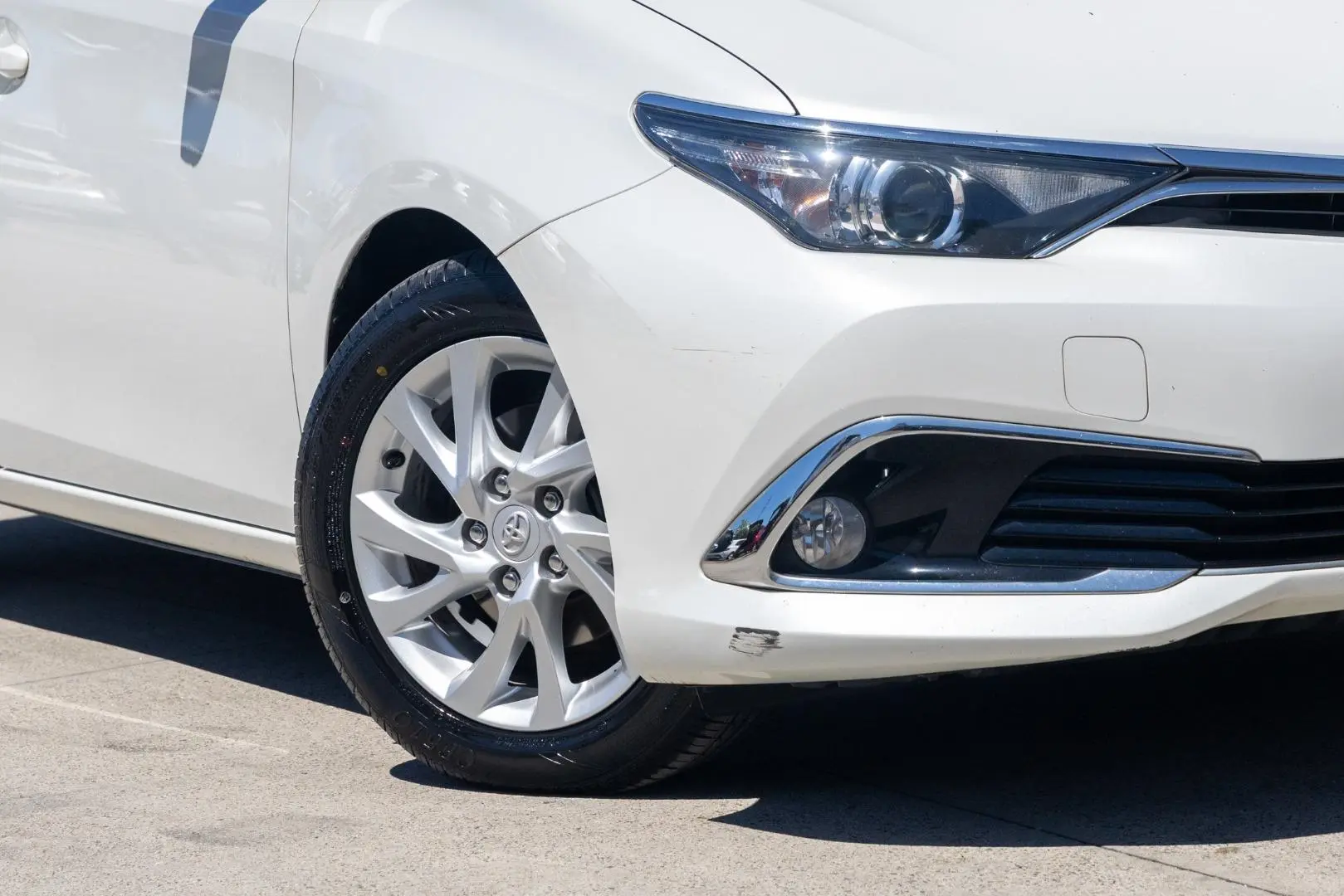 2015 Toyota Corolla Gallery Image 6
