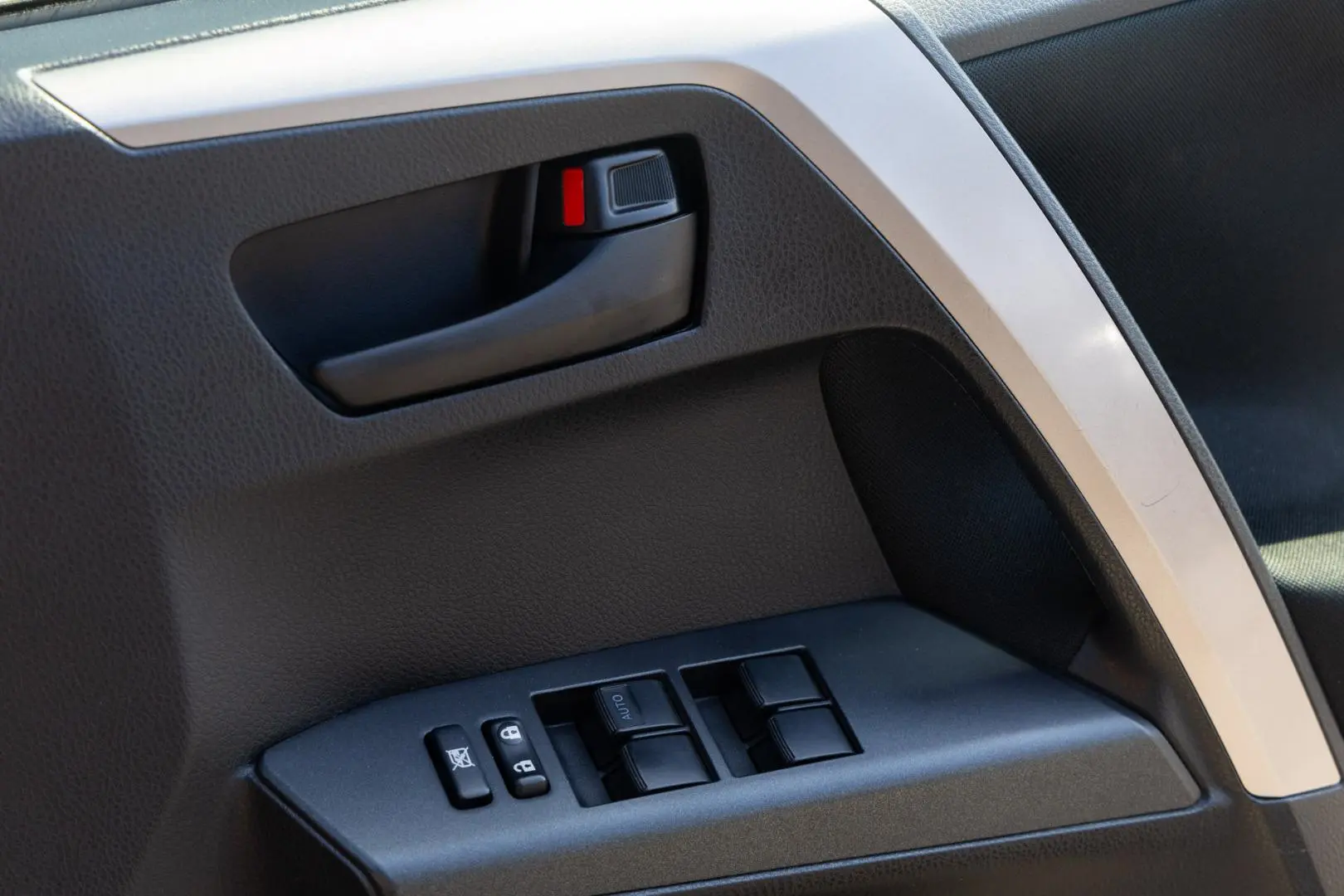 2018 Toyota RAV4 Gallery Image 15