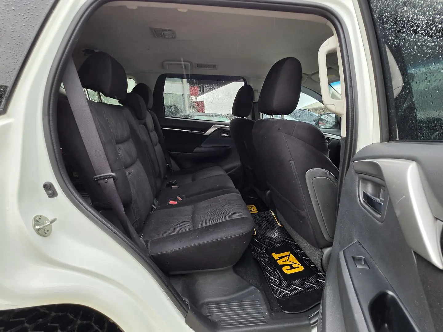 2017 Mitsubishi Pajero Sport Gallery Image 25