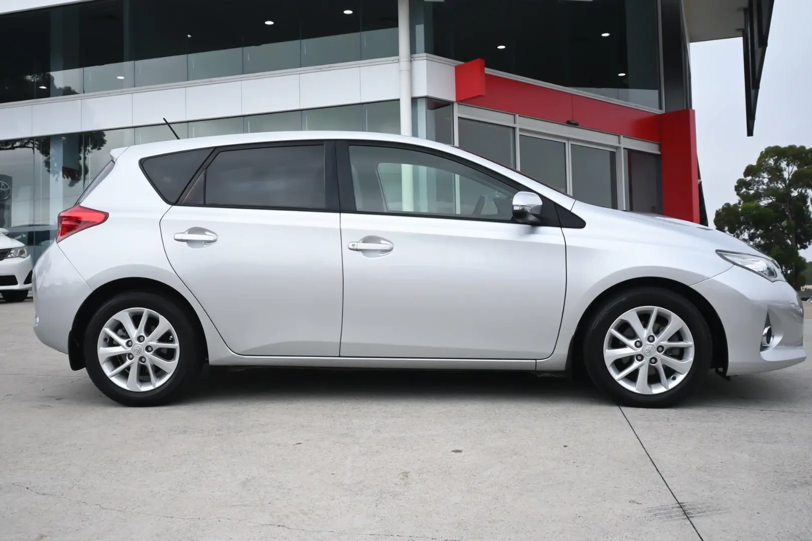 2014 Toyota Corolla Gallery Image 3