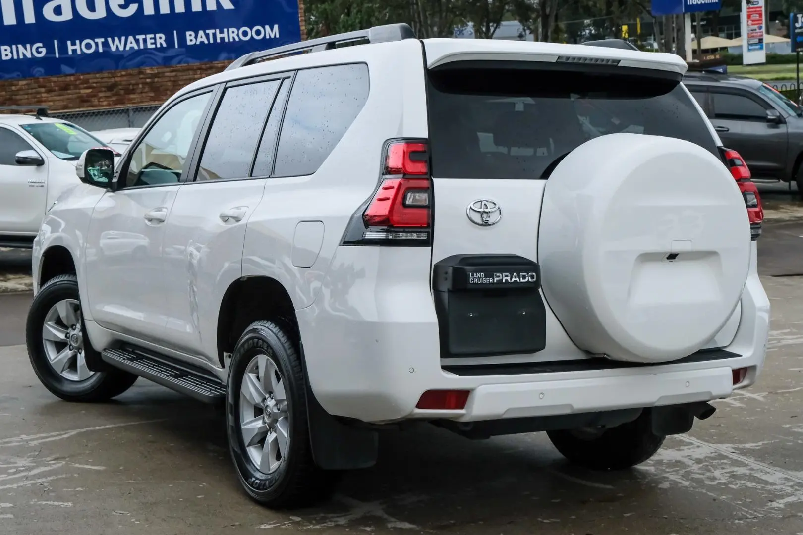 2023 Toyota Landcruiser Prado Gallery Image 2