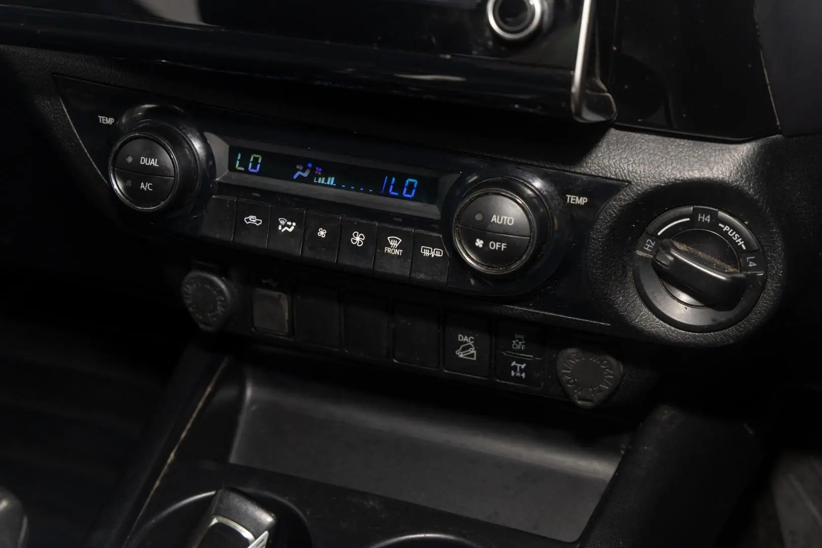 2022 Toyota Hilux Gallery Image 16