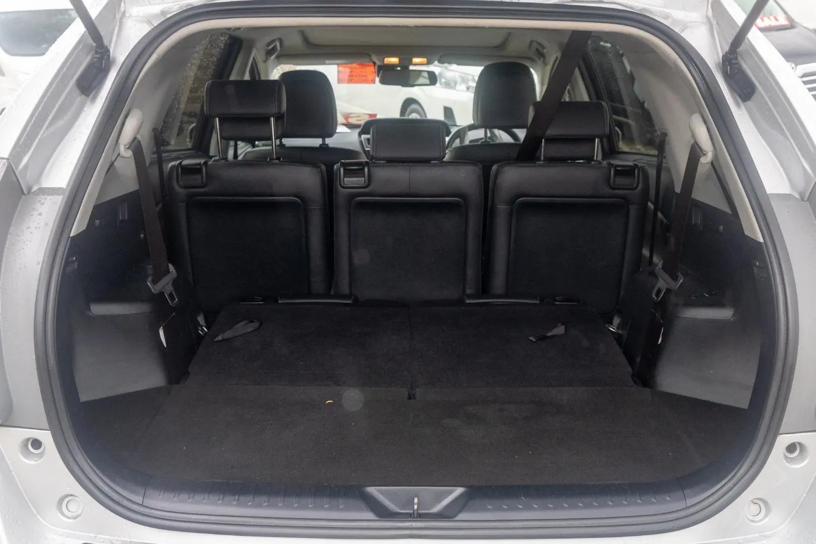 2016 Toyota Prius V Gallery Image 21