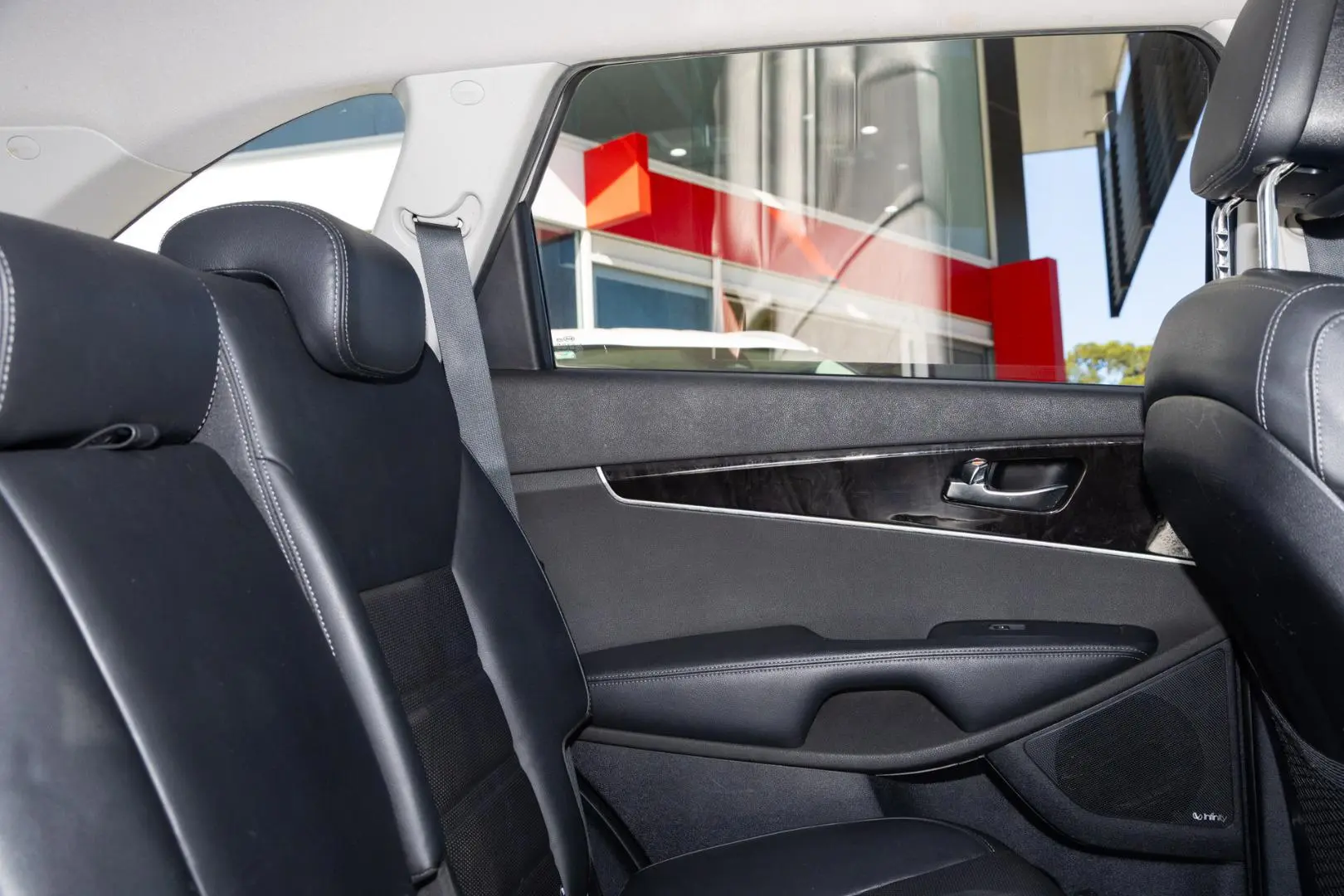 2017 Kia Sorento Gallery Image 9