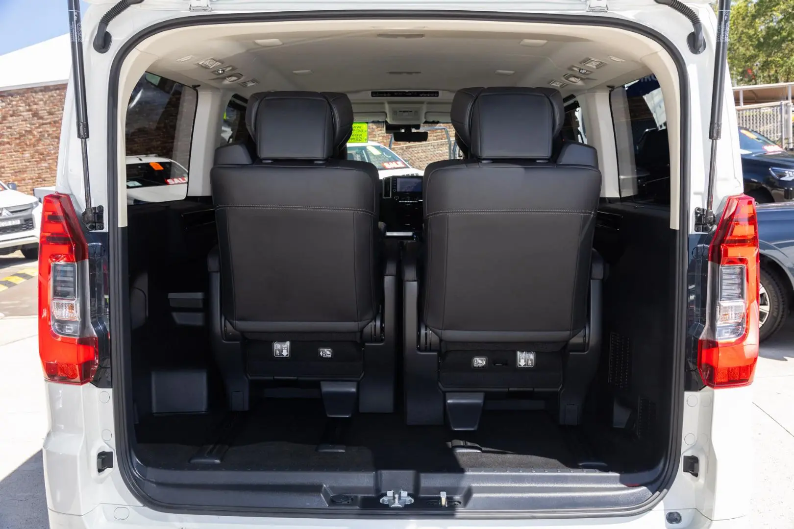 2023 Toyota Granvia Gallery Image 18