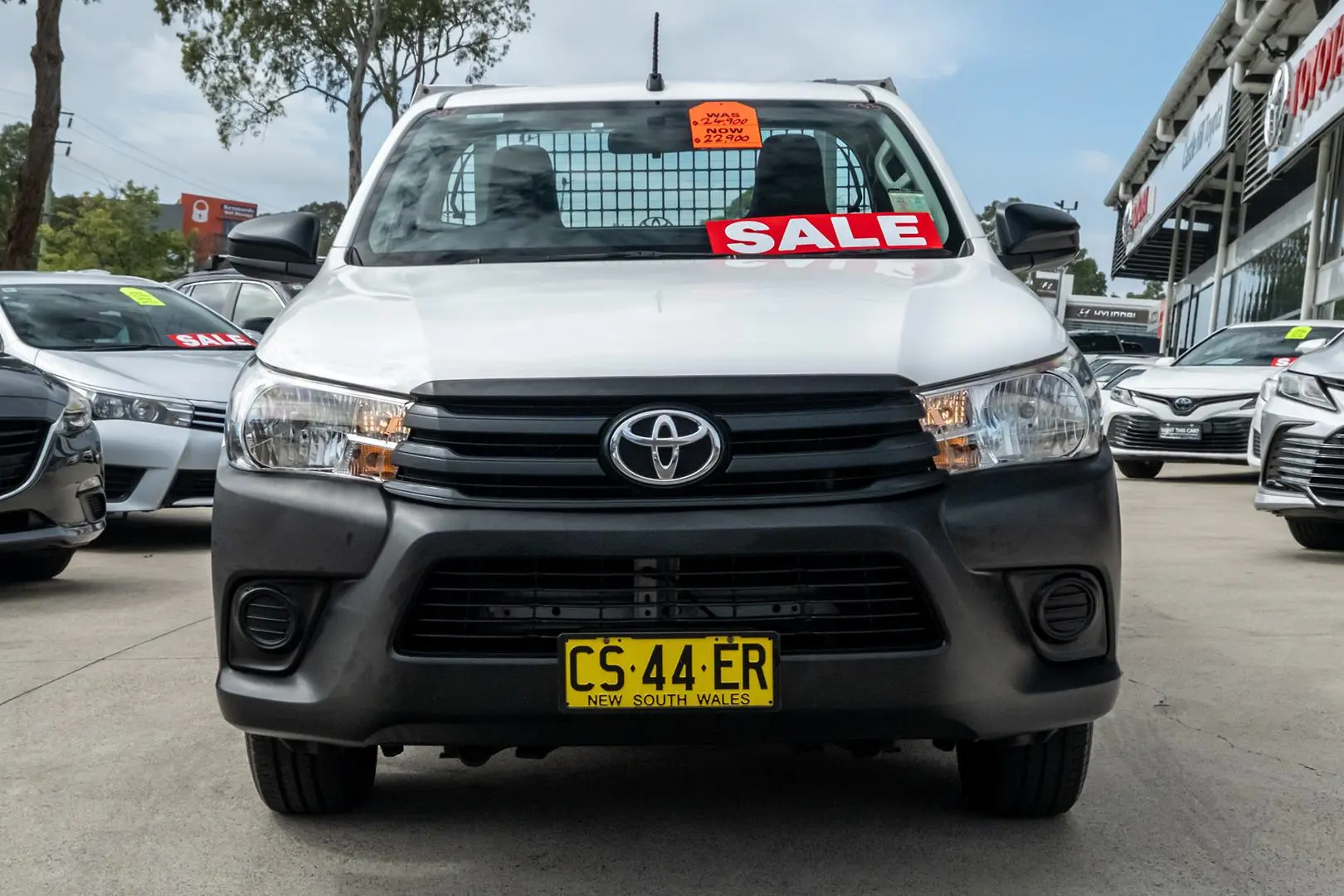 2018 Toyota Hilux Gallery Image 4