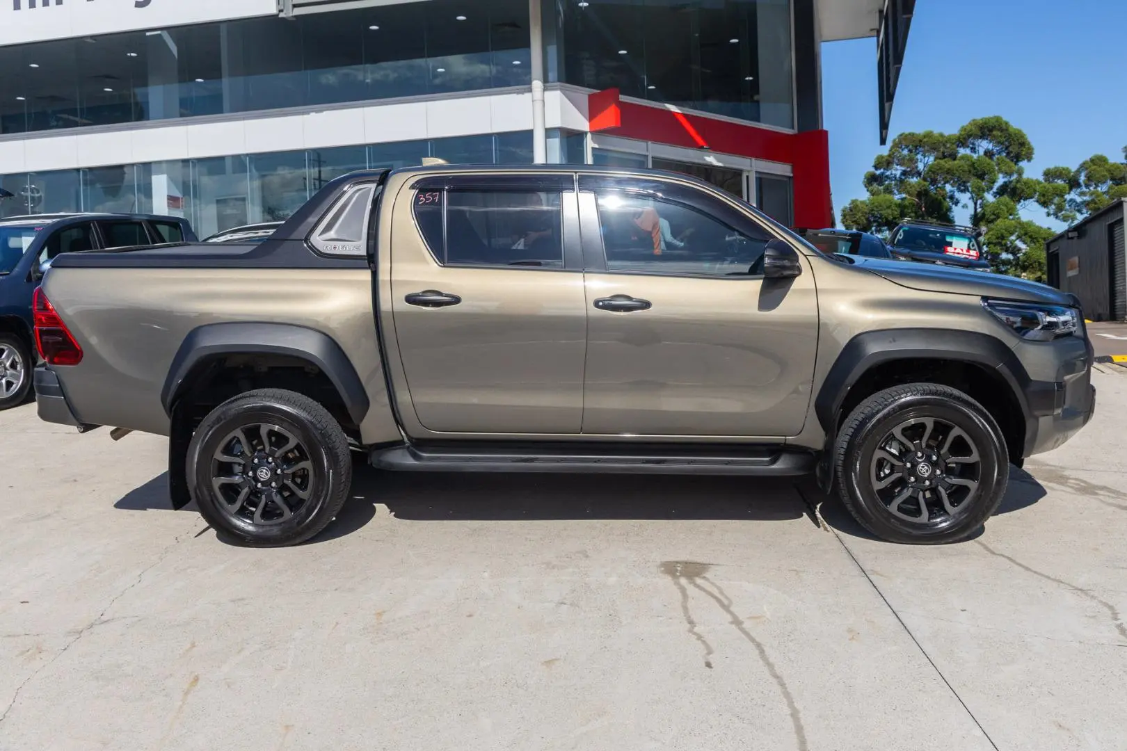 2025 Toyota Hilux Gallery Image 3