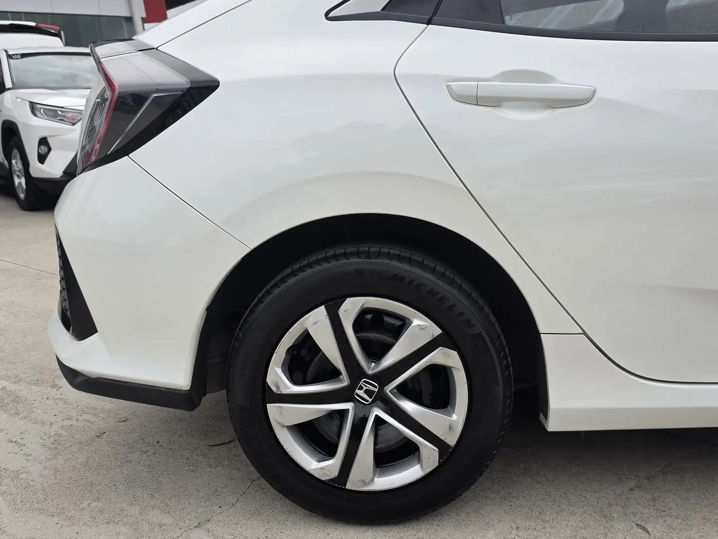 2017 Honda Civic Gallery Image 6