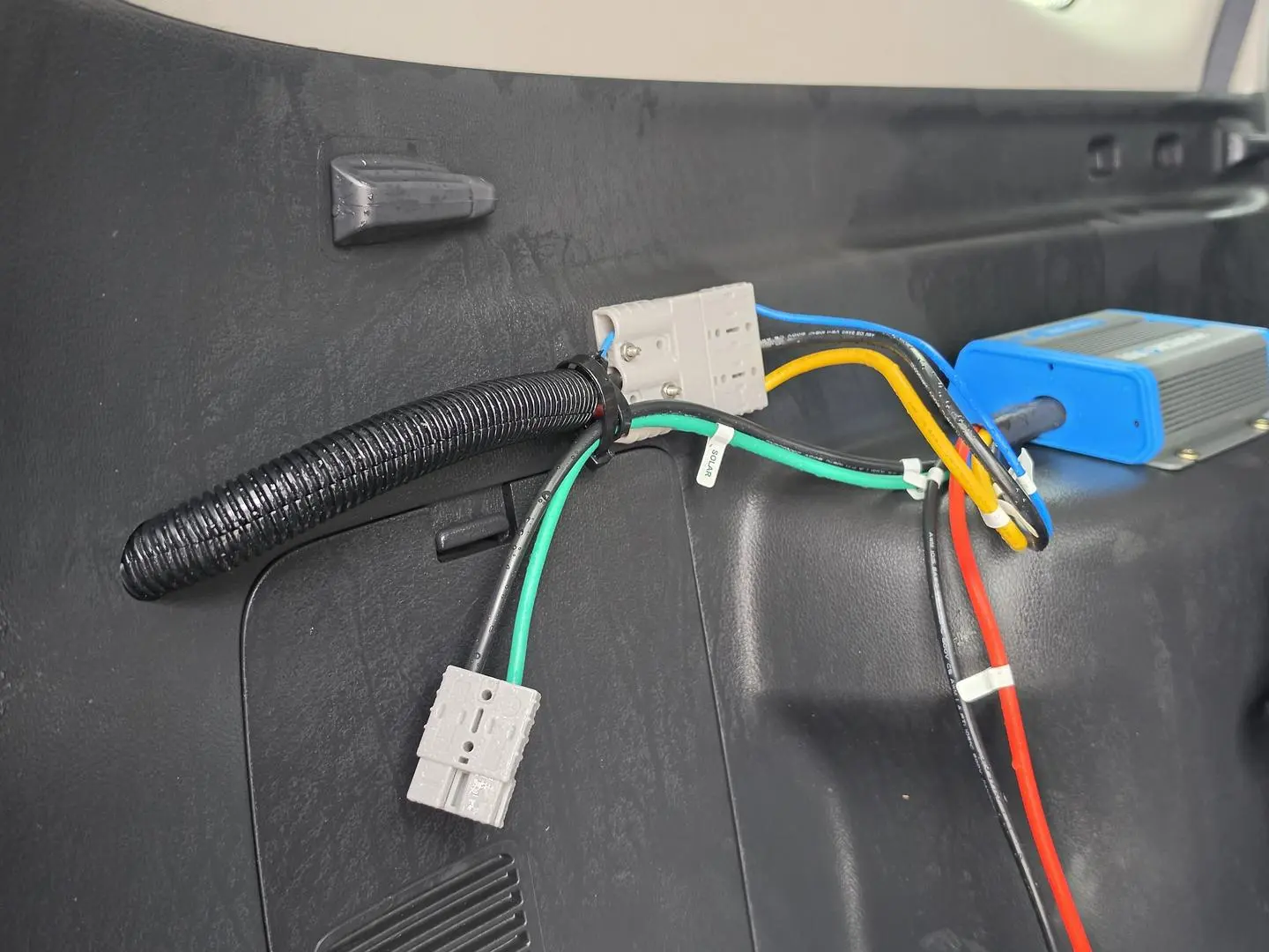 2017 Mitsubishi Pajero Sport Gallery Image 11