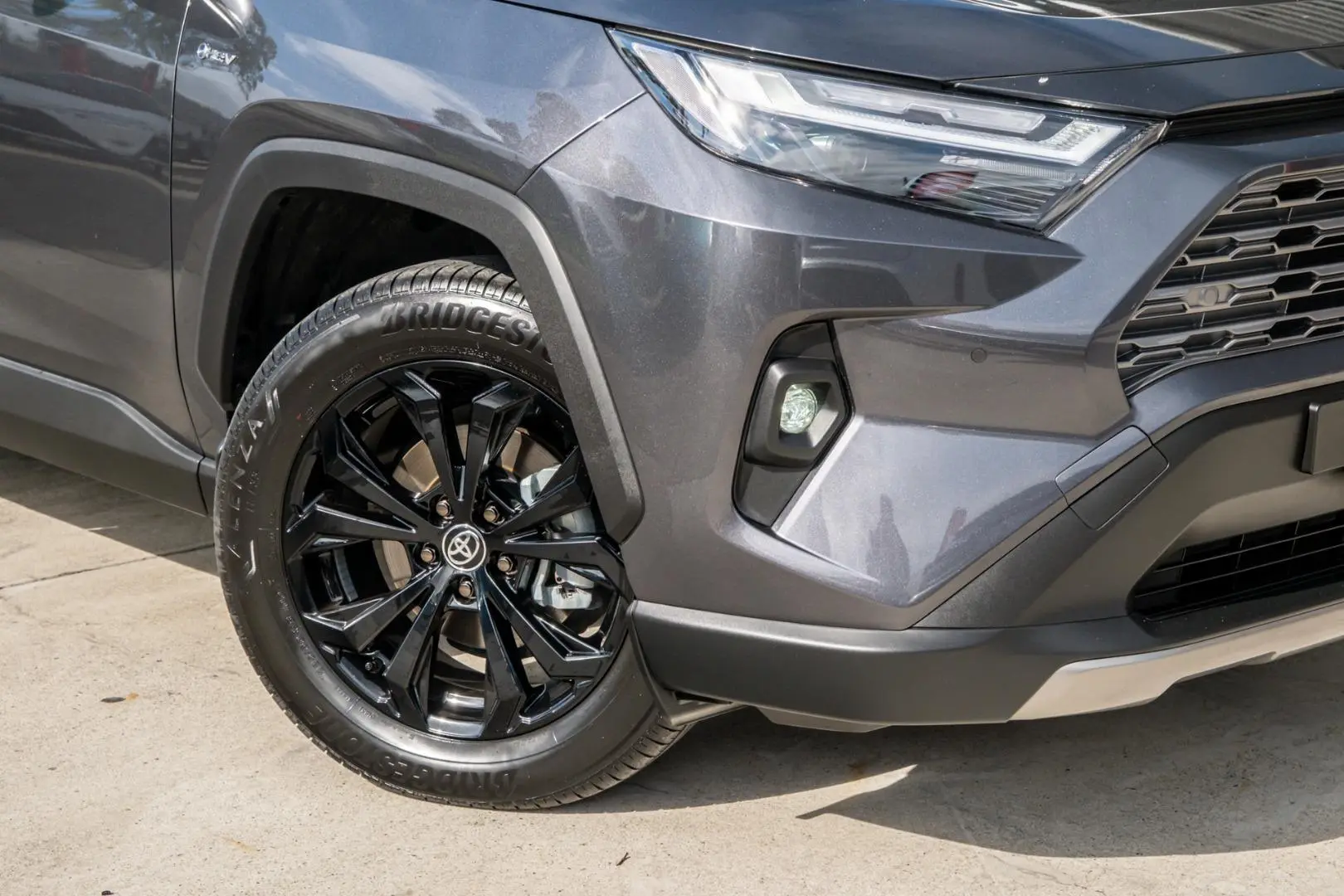 2025 Toyota RAV4 Gallery Image 6