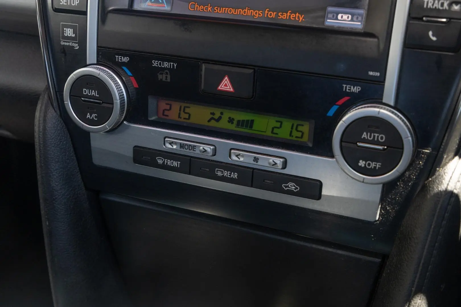 2014 Toyota Camry Gallery Image 16