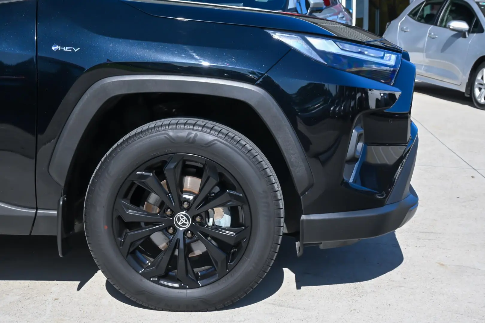 2025 Toyota RAV4 Gallery Image 25