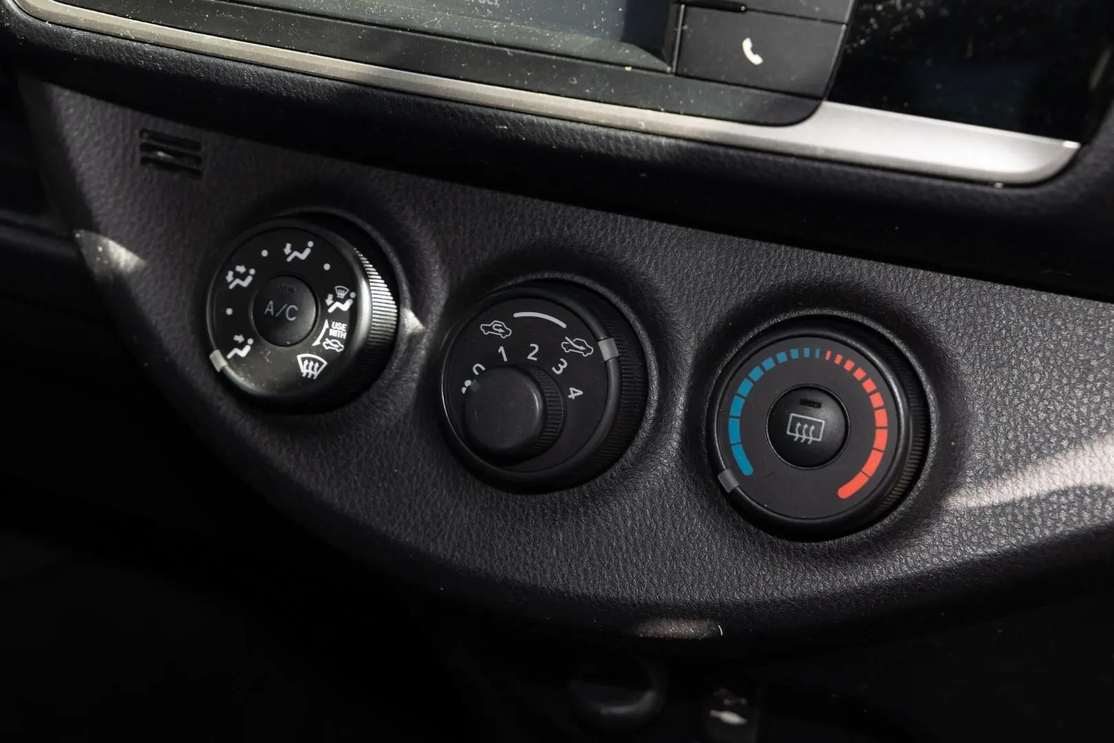 2016 Toyota Yaris Gallery Image 12