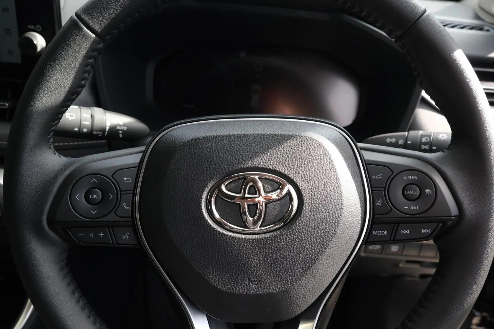 2025 Toyota RAV4 Gallery Image 14