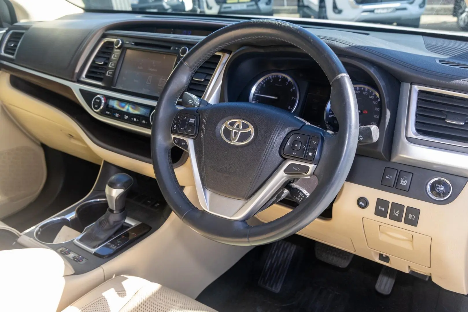 2015 Toyota Kluger Gallery Image 7