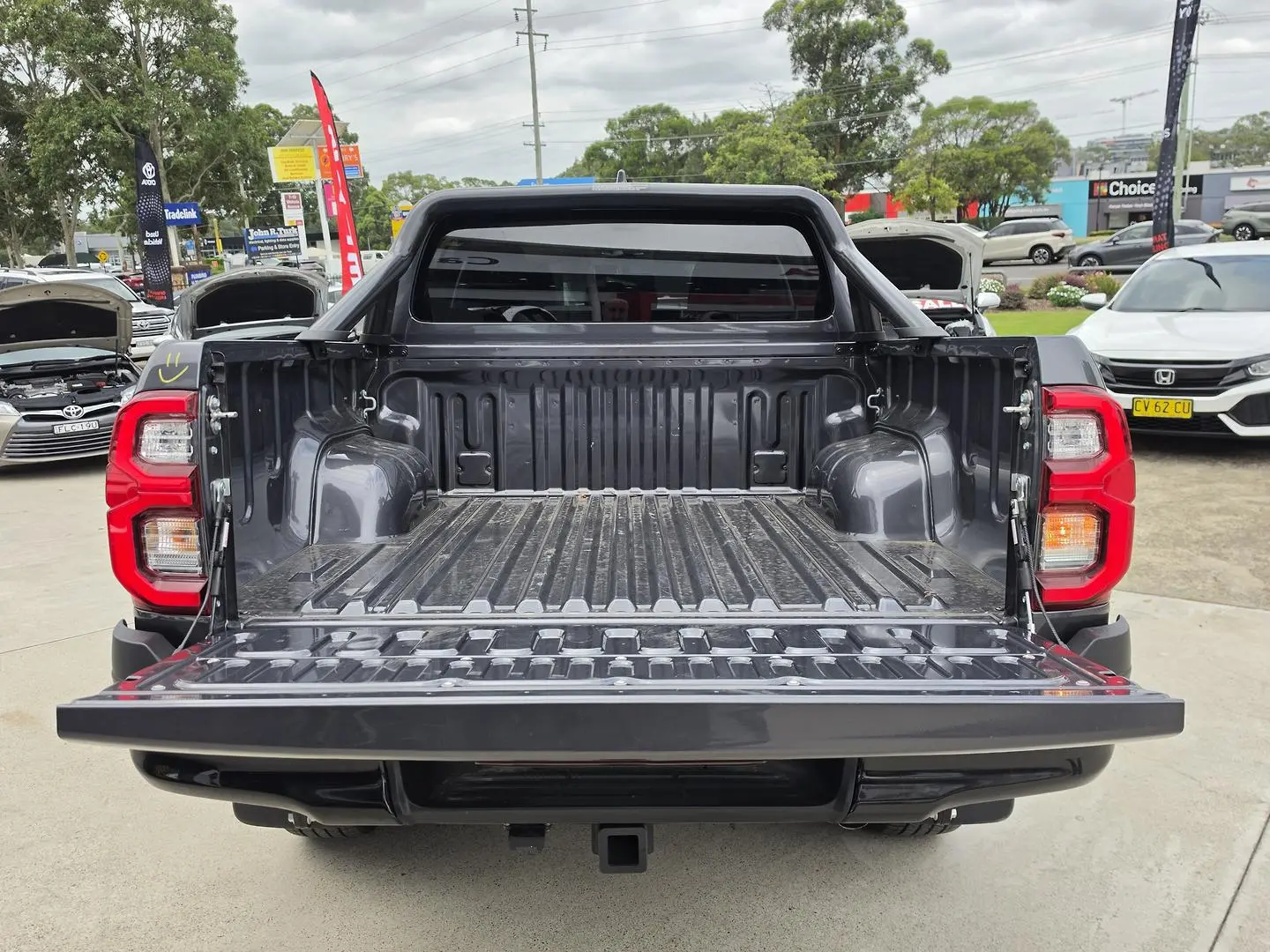 2025 Toyota Hilux Gallery Image 10
