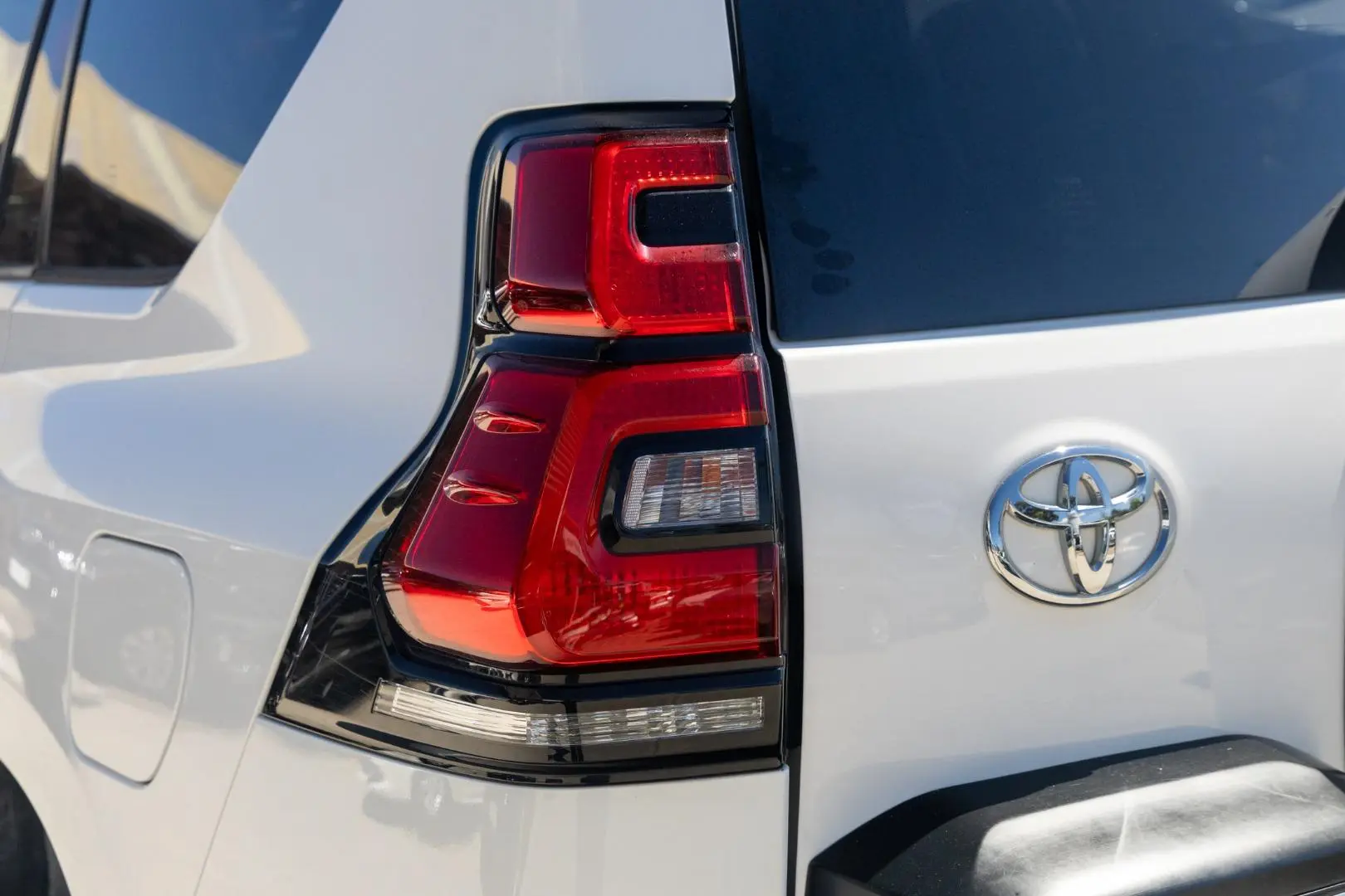 2018 Toyota Landcruiser Prado Gallery Image 20