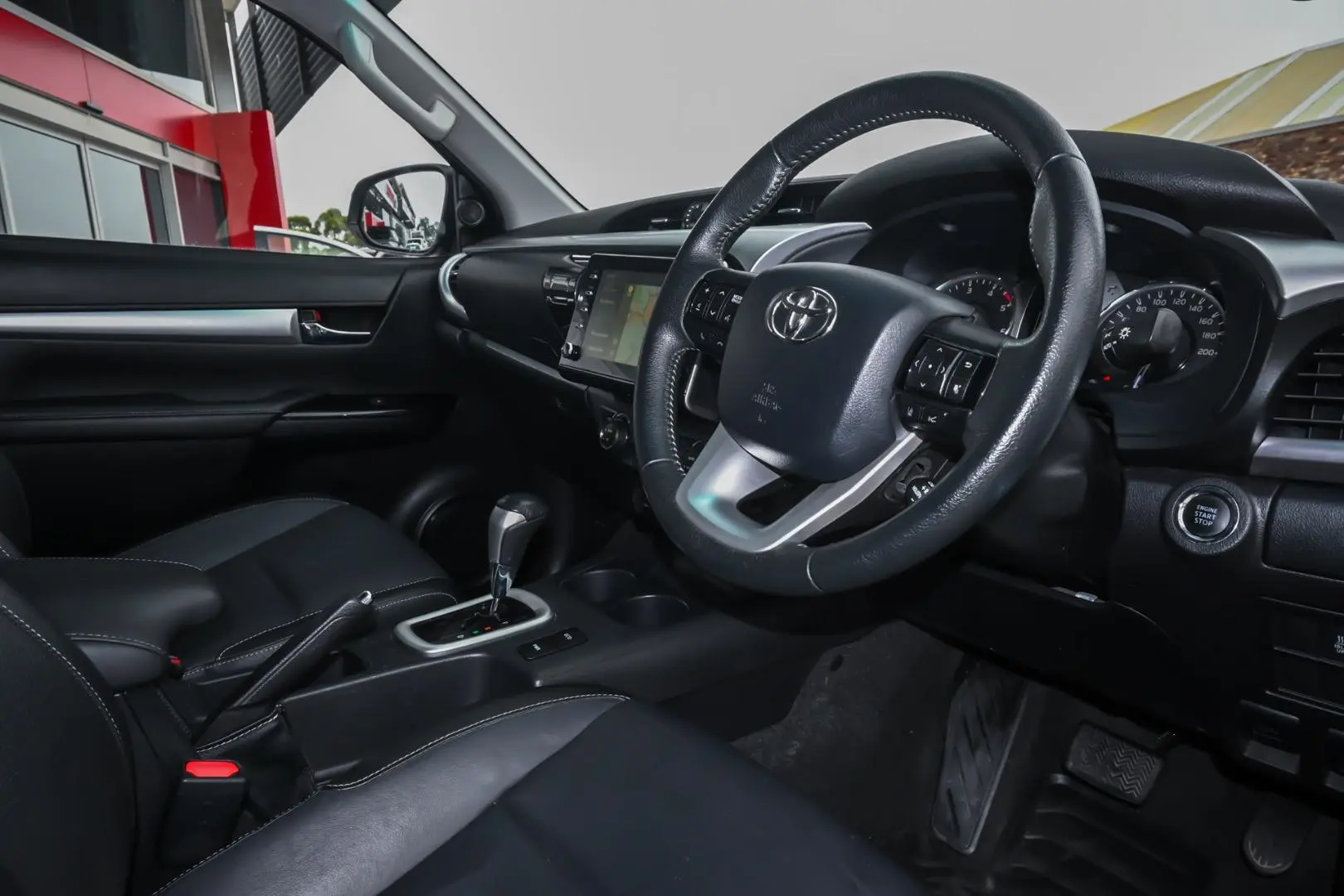 2022 Toyota Hilux Gallery Image 7