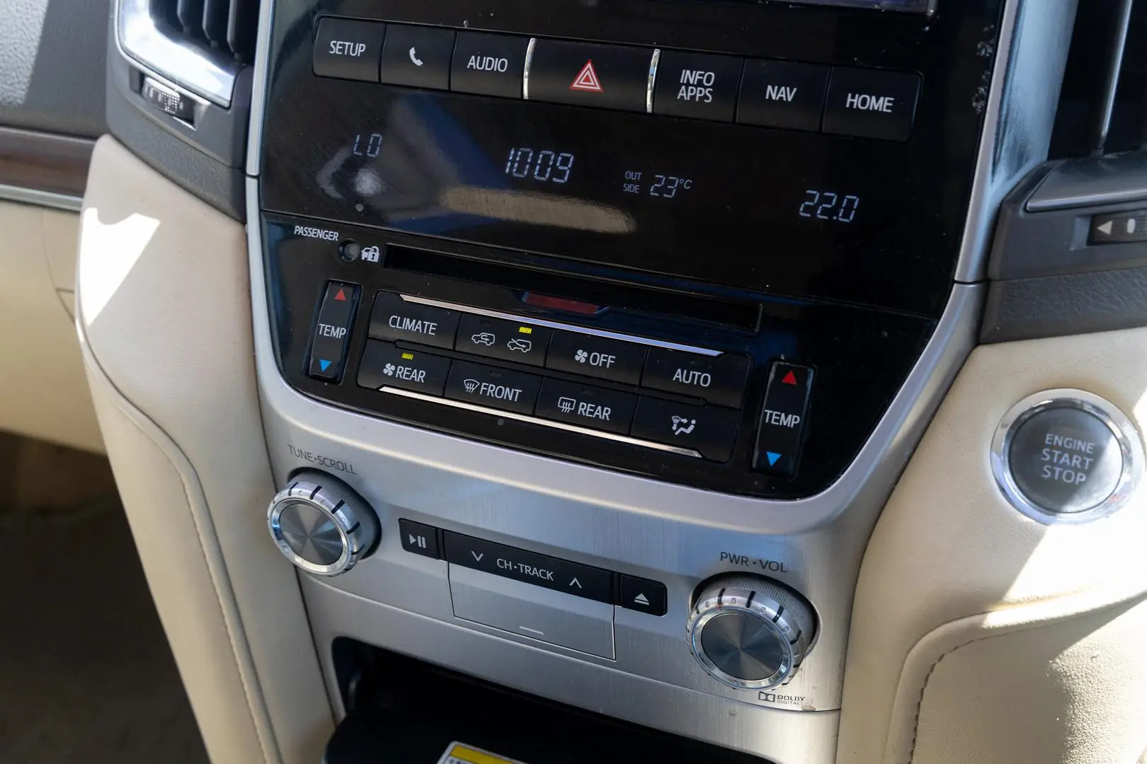 2016 Toyota Landcruiser Gallery Image 16
