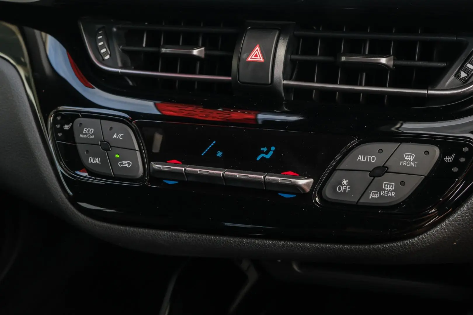 2021 Toyota C-HR Gallery Image 13
