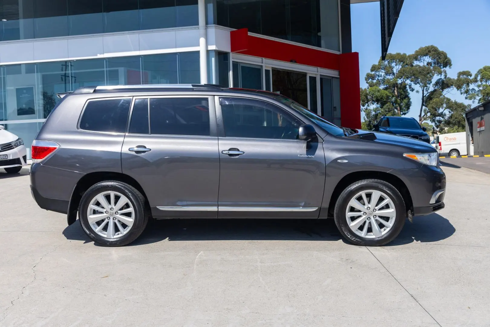 2012 Toyota Kluger Gallery Image 3