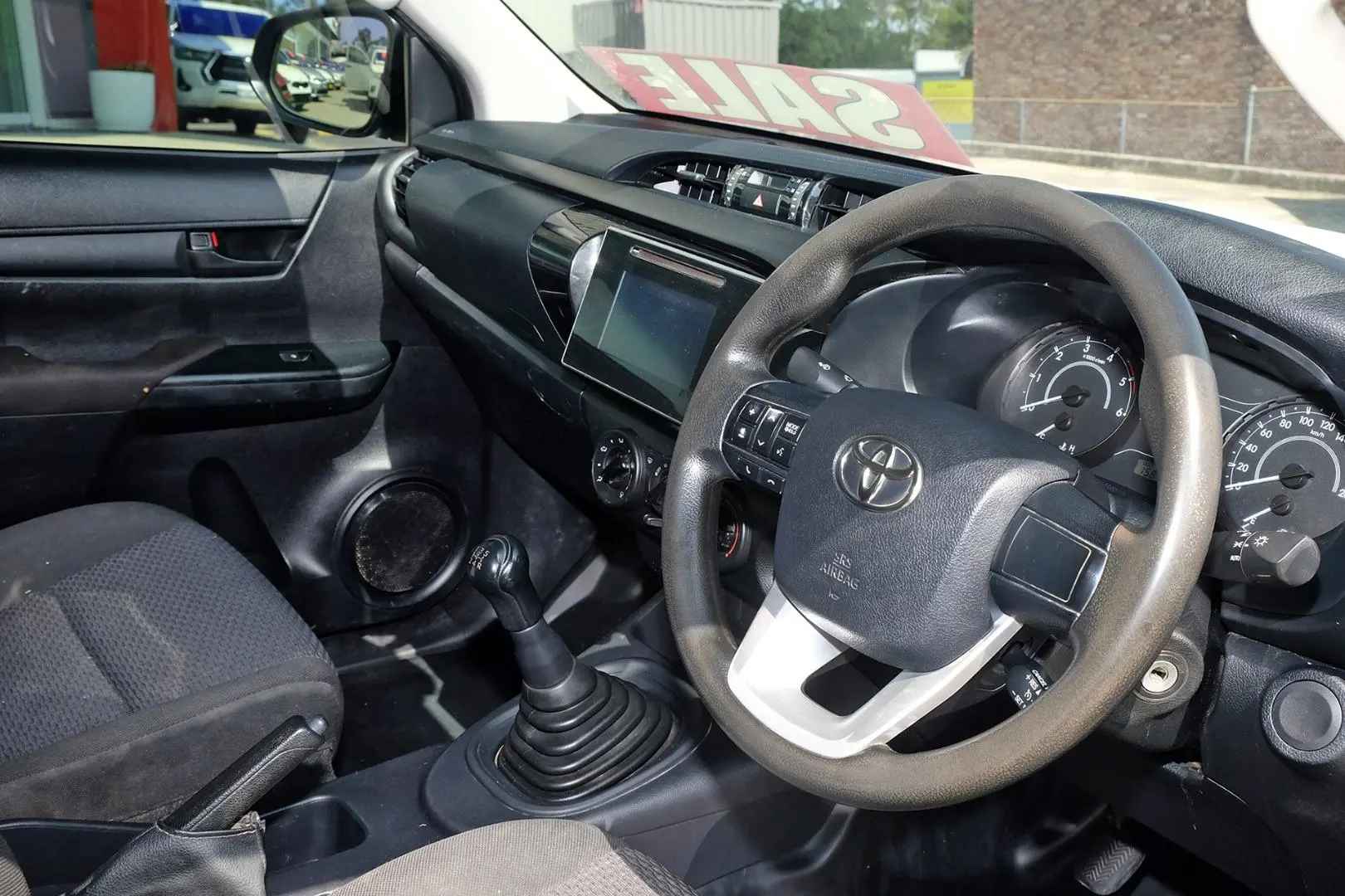 2017 Toyota Hilux Image 7